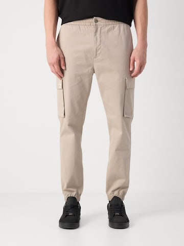 Calvin Klein Jeans Tapered Παντελόνι cargo σε καφέ: μπροστά