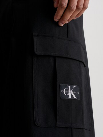 Effilé Pantalon cargo Calvin Klein Jeans en noir