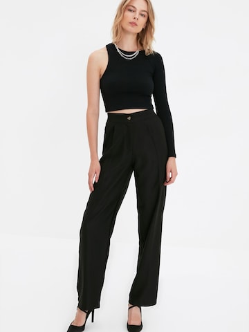 Trendyol Свободный крой Брюки со складками в Черный: спереди