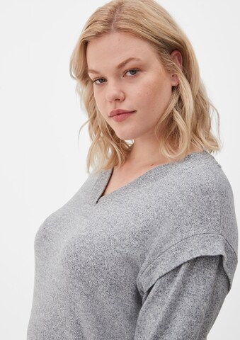 TRIANGLE Shirt in Grau