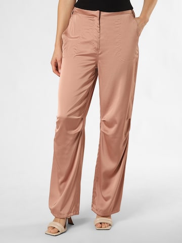 Ipuri Regular Pleat-Front Pants in Pink: front