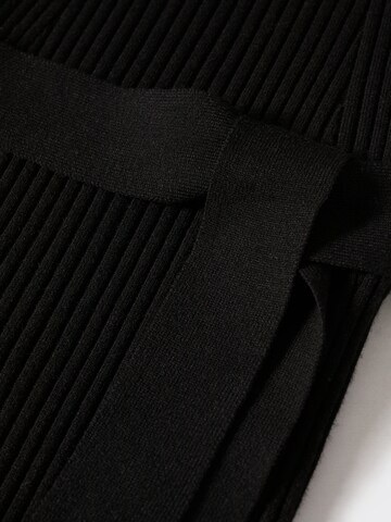 Rochie tricotat 'Goletac' de la MANGO pe negru