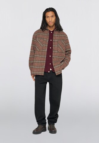 EDWIN - Comfort Fit Camisa 'Julius' em vermelho