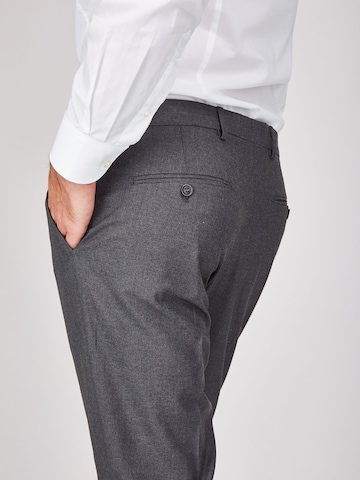 Coupe slim Pantalon à plis Steffen Klein en gris