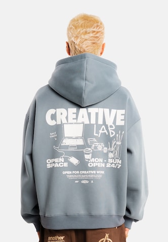 Felpa 'Creative' di Another Cotton Lab in blu: frontale