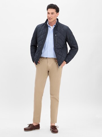 bugatti Übergangsjacke in Blau