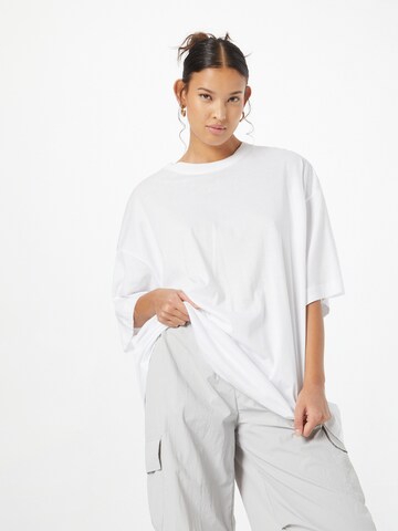 WEEKDAY Shirt 'Huge' in White: front