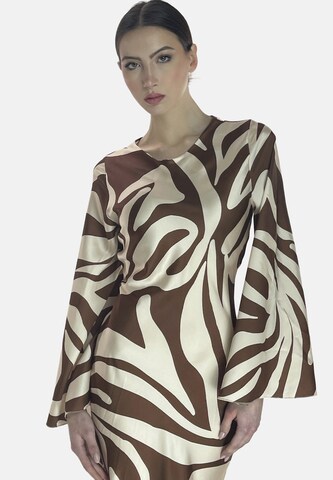 Elara Kleid in Braun