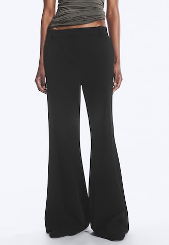 WEEKDAY - Acampanado Pantalón 'Avery' en negro: frente