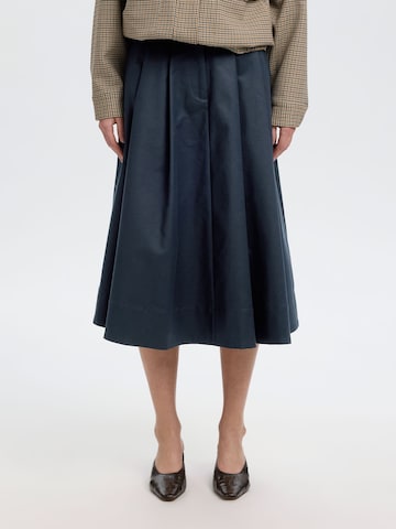 SELECTED - Falda en azul: frente