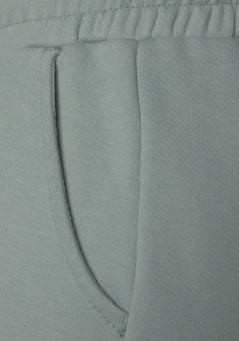 Tapered Pantaloni de la LASCANA pe gri