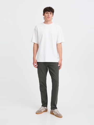 Coupe slim Pantalon 'Edford' BLEND en gris : devant
