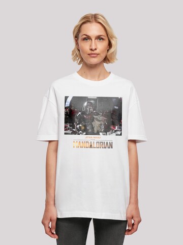 T-shirt 'Star Wars The Mandalorian Child On Board' F4NT4STIC en blanc : devant