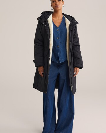 WE Fashion Talviparka värissä musta