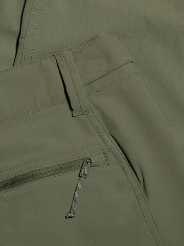 MAMMUT Regular Outdoor Pants in Green