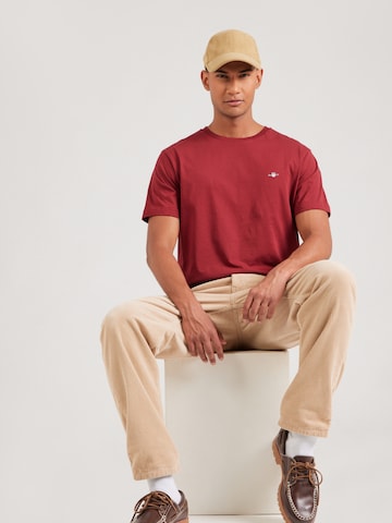 T-Shirt GANT en rouge : devant