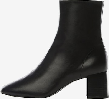 Ankle boots 'Carla' di MANGO in nero: frontale