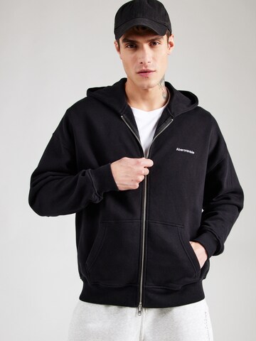 Abercrombie & Fitch Суичъри с качулка в черно: отпред