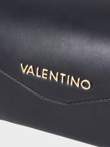 VALENTINO Skuldertaske 'Camelia' i sort
