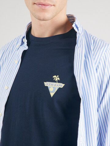 T-Shirt GUESS JEANS en bleu