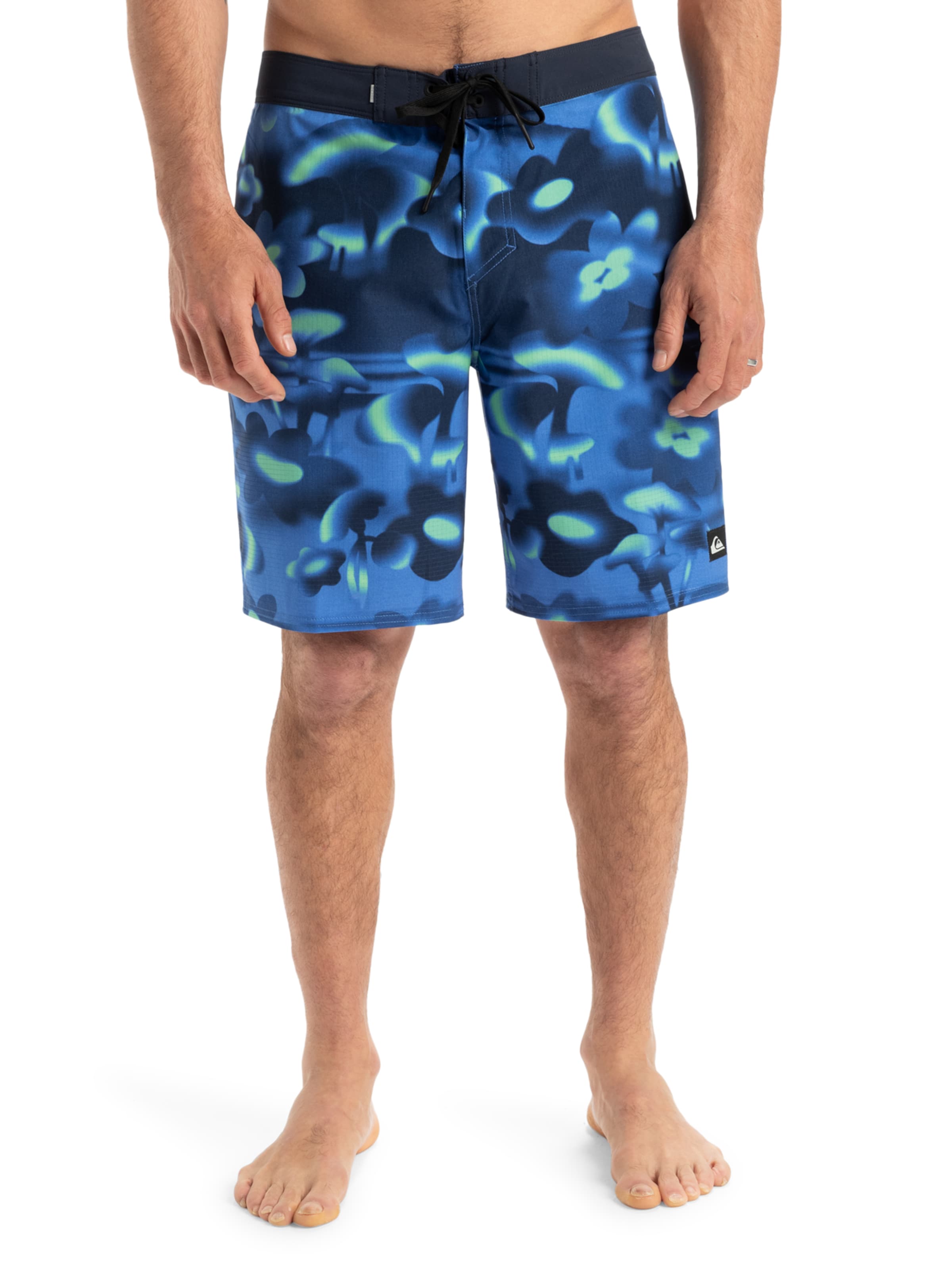 Boardshorts 'Highline Straight Leg 19' QUIKSILVER en bleu : devant