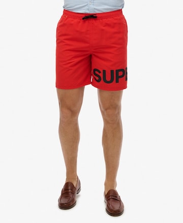 Shorts de bain Superdry en rouge