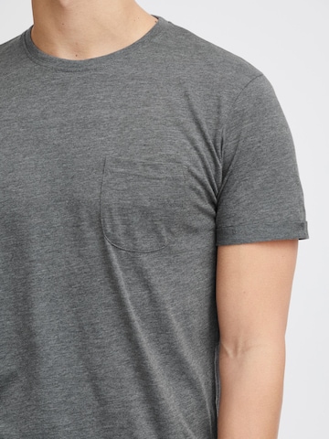 !Solid T-Shirt 'Bob' mit Brusttasche in Grau