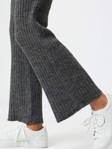 Dorothy Perkins Bootcut Broek in Grijs