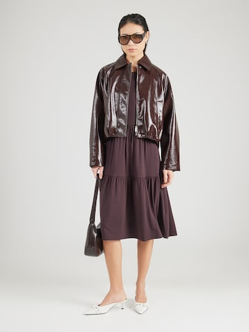 Rochie 'Jill' de la ABOUT YOU pe maro