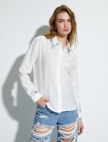 Koton Blouse in Wit: voorkant
