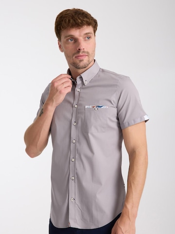 Slim fit Camicia business 'Iconic Poplin Stretch Man Shirt Short Sleeve Light Blue' di 7Camicie in grigio