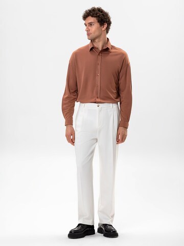 Antioch - Comfort Fit Camisa em castanho