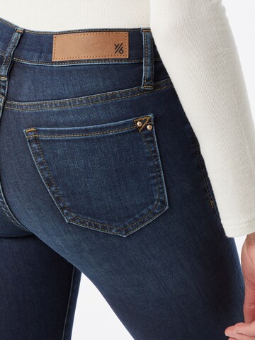 Skinny Jean 'New Soph' Yellow Blue Denim en bleu