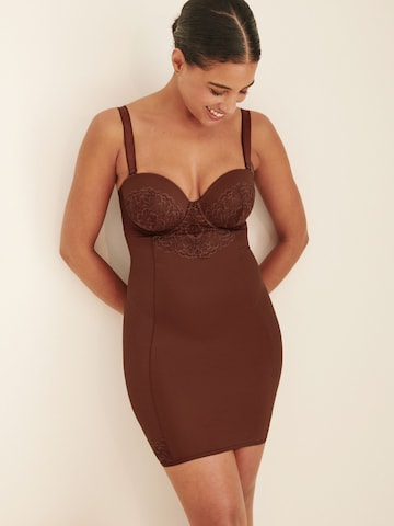 Robe gainante Next en marron