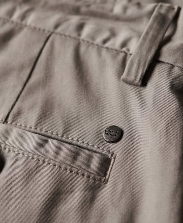 Coupe slim Pantalon chino Superdry en gris