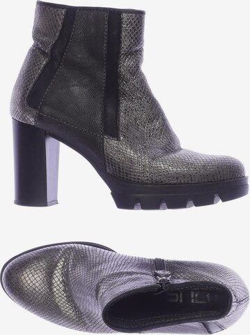 MJUS Dress Boots in 37 in Silver: front