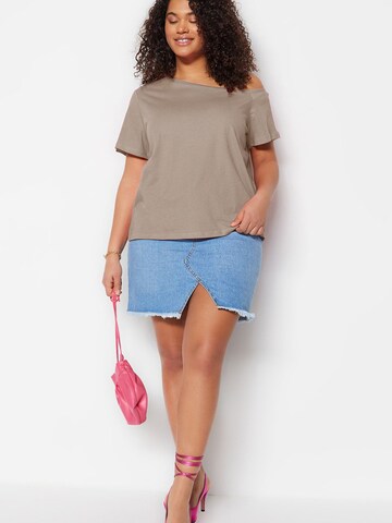 Trendyol Curve - Camiseta en beige