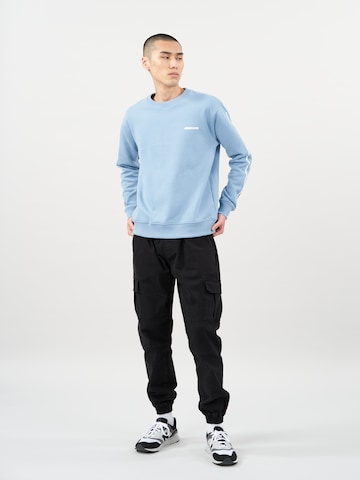 Cørbo Hiro Sweatshirt 'Akira' in Blauw