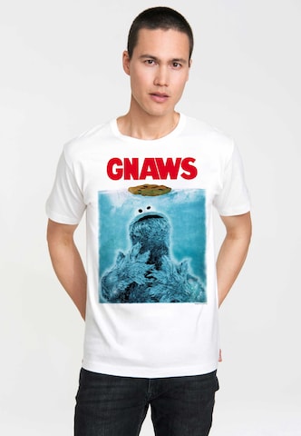 LOGOSHIRT Shirt 'Sesamstrasse Krümelmonster - Gnaws' in White: front