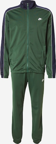Nike Sportswearregular Jogging komplet 'CLUB' - zelena boja: prednji dio