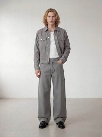 ARMIEPrijelazna jakna 'The Victor Tall Denim Jacket' - siva boja
