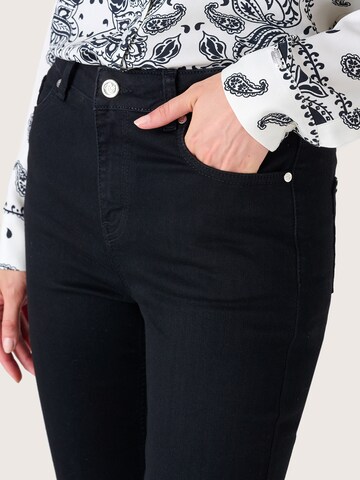 Flared Pantaloni 'Danny' di Camomilla Italia in nero