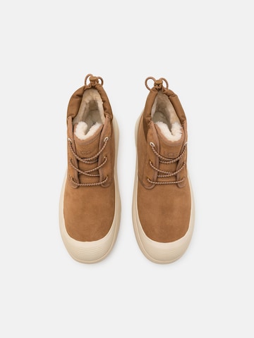 UGG Šněrovací boty 'NEUMEL' – hnědá