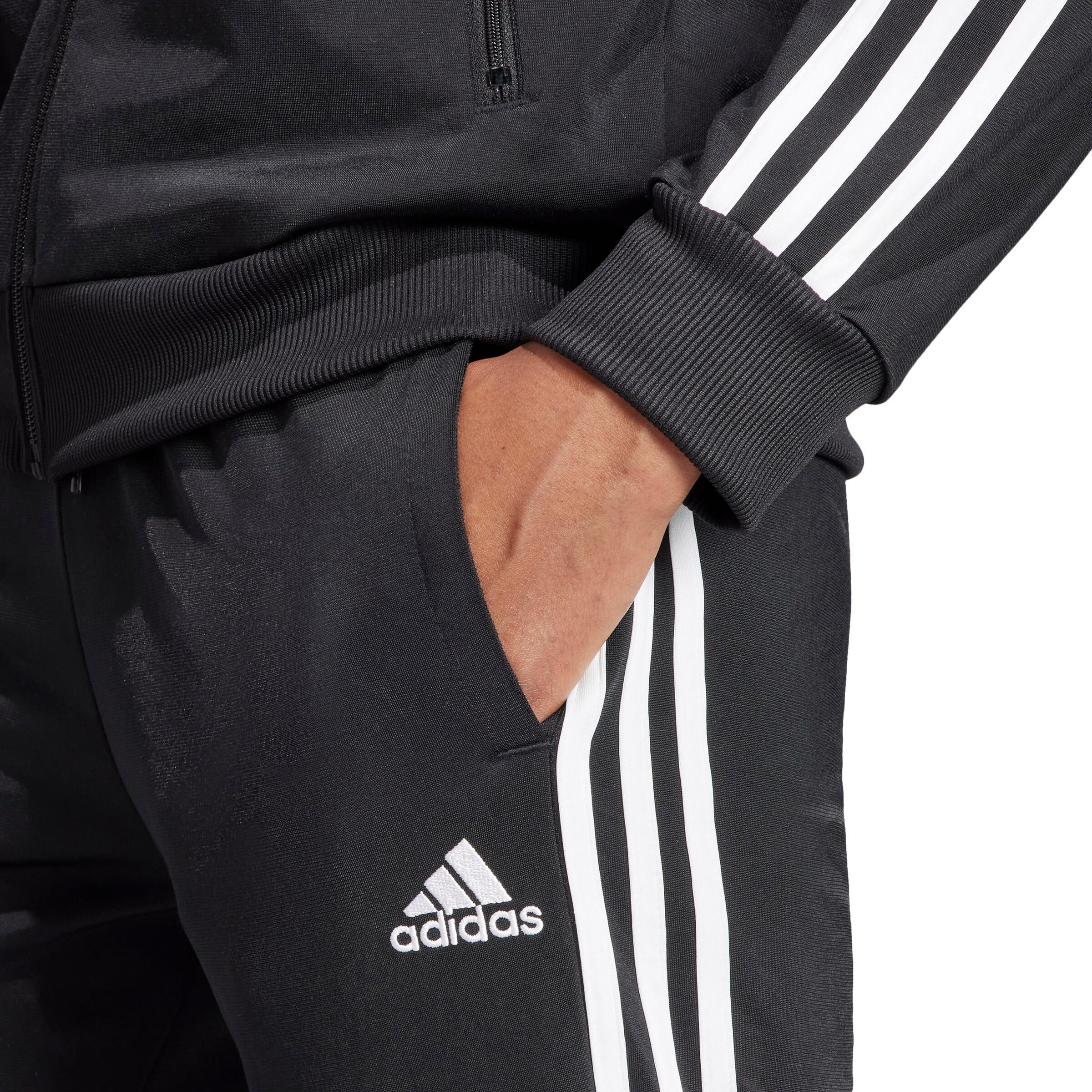 ADIDAS SPORTSWEAR Strój treningowy 'Essentials' w kolorze czarny