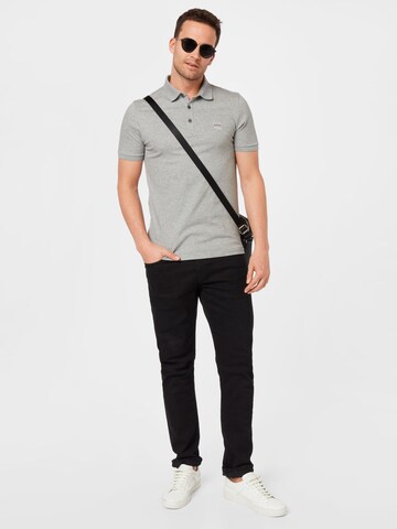 BOSS - Camiseta 'Passenger' en gris