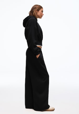 Barrel Pantaloni cutați de la Bershka pe negru