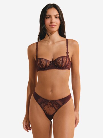 Balconnet Soutien-gorge 'Mascarade' ETAM en rouge