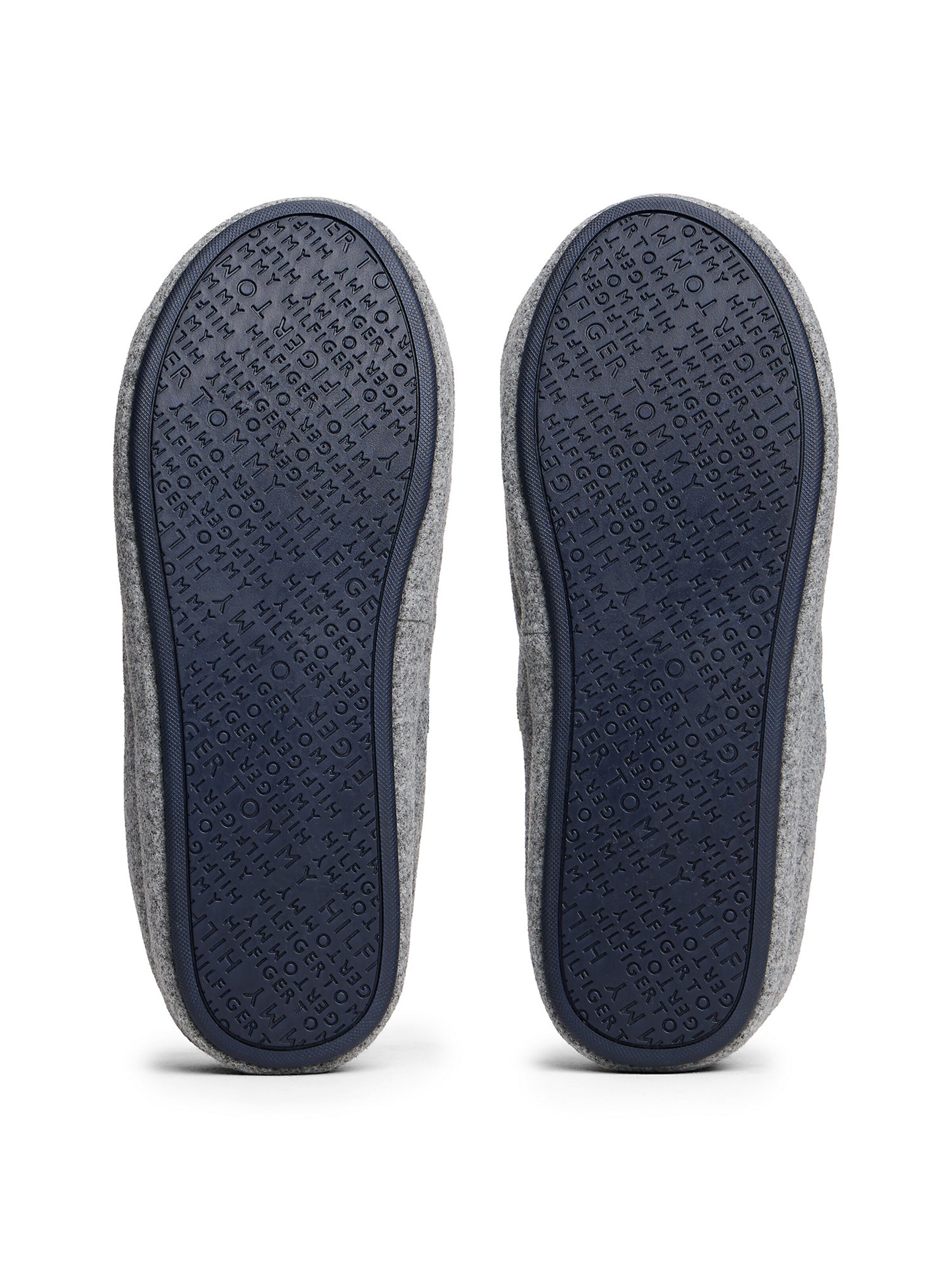 TOMMY HILFIGER Тапки в Серый
