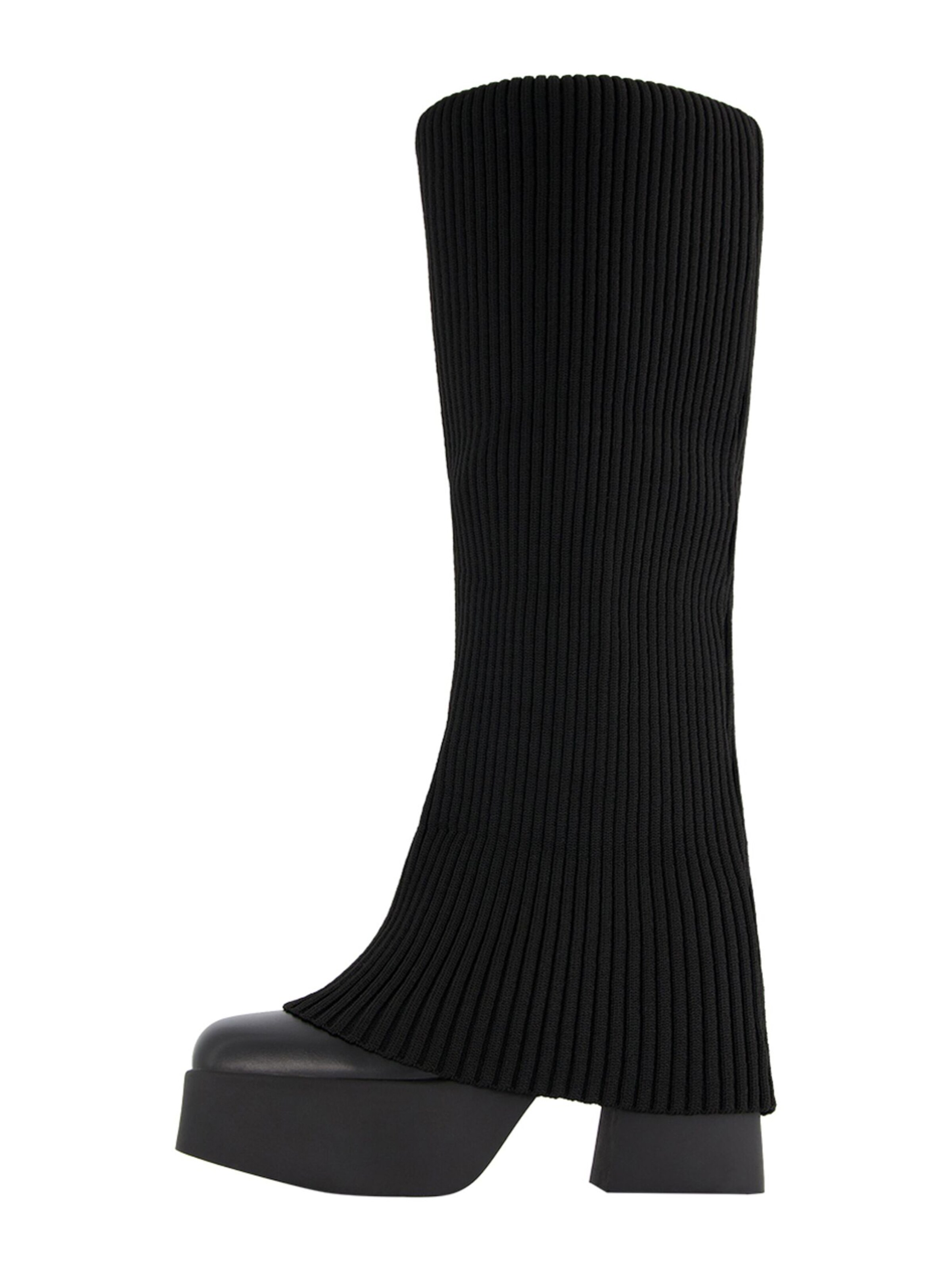 Cizme de la Bershka pe negru