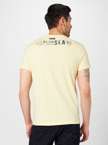 CAMP DAVID Bluser & t-shirts i gul
